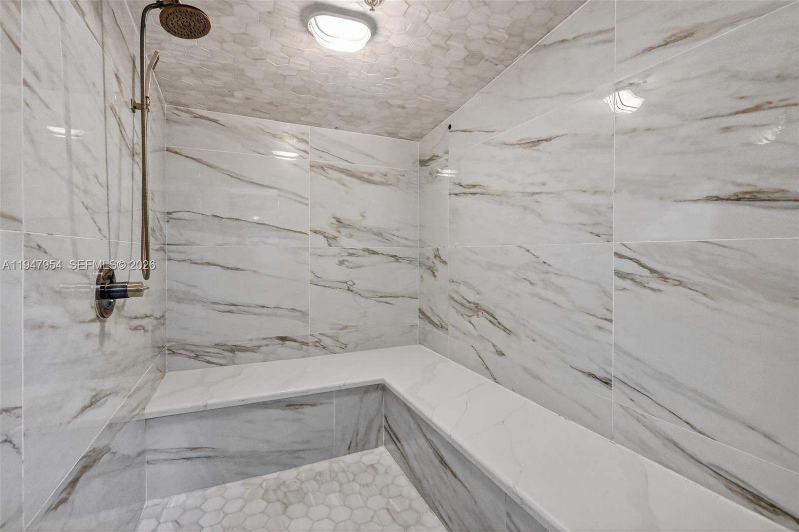 SAYAN CONDO - Residential