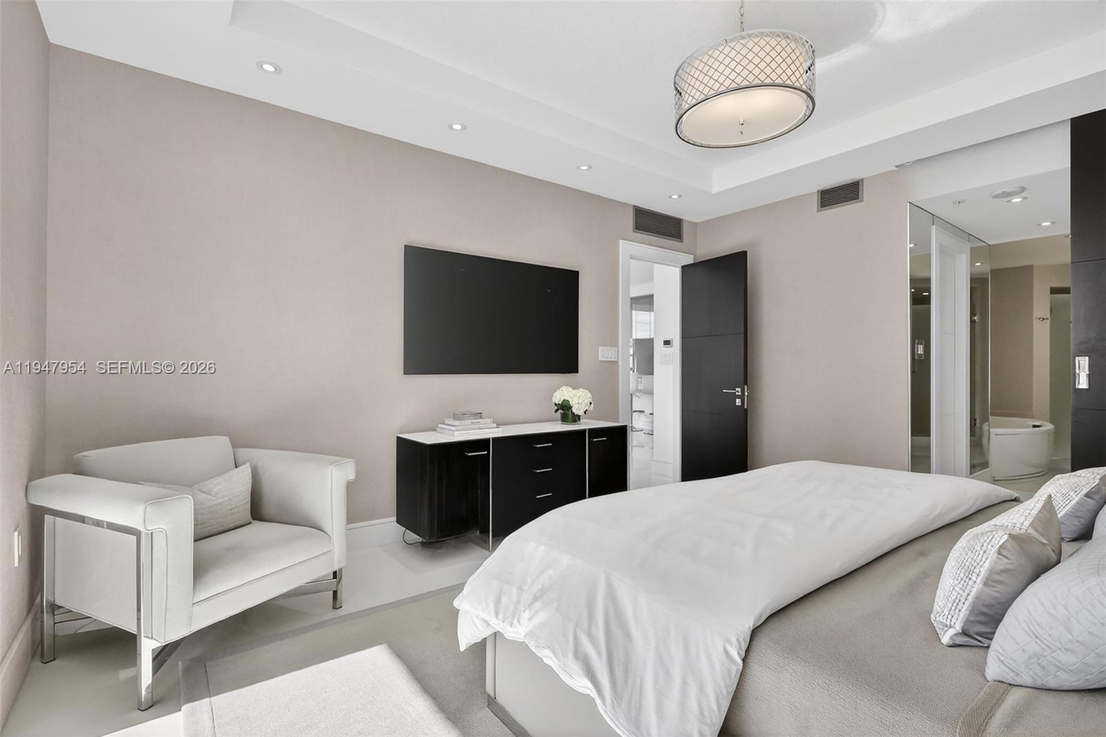 SAYAN CONDO - Residential