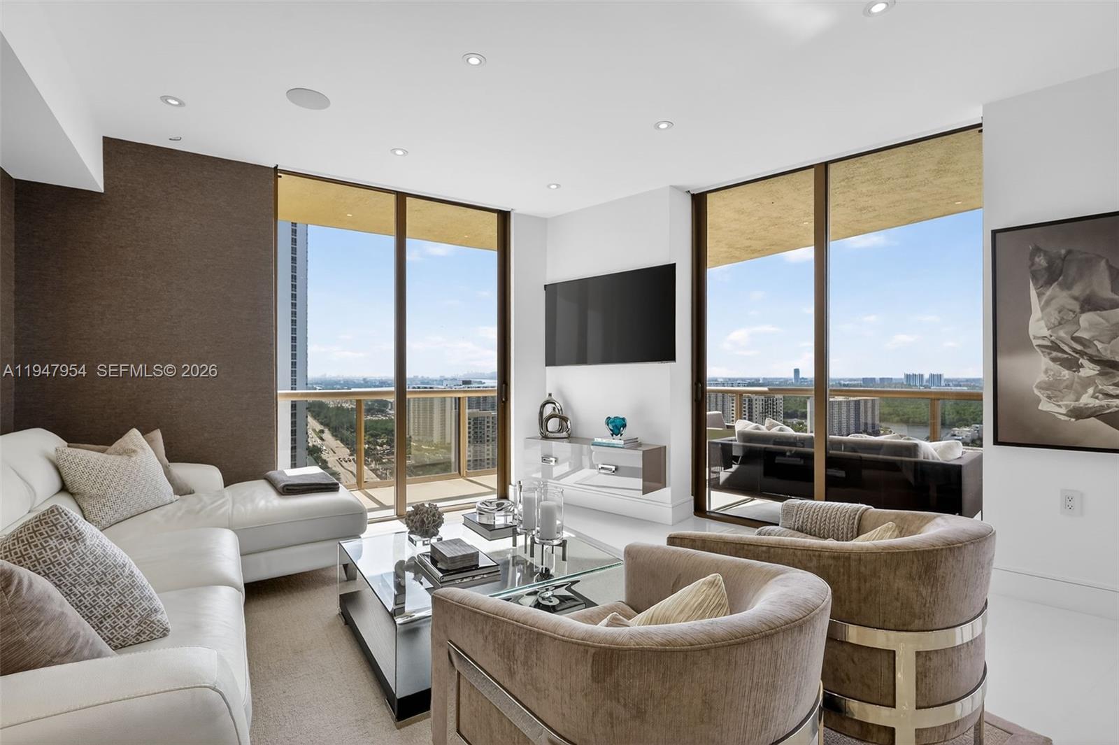 SAYAN CONDO - Residential