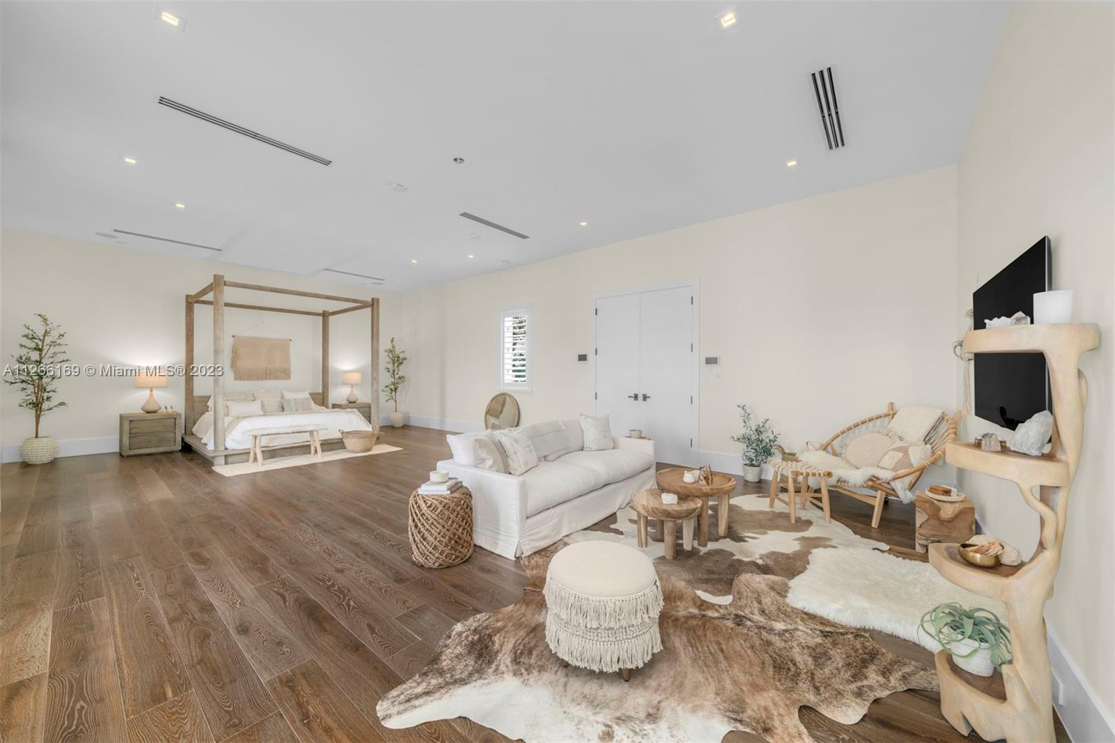 GABLES ESTATES NO 2 - Residential
