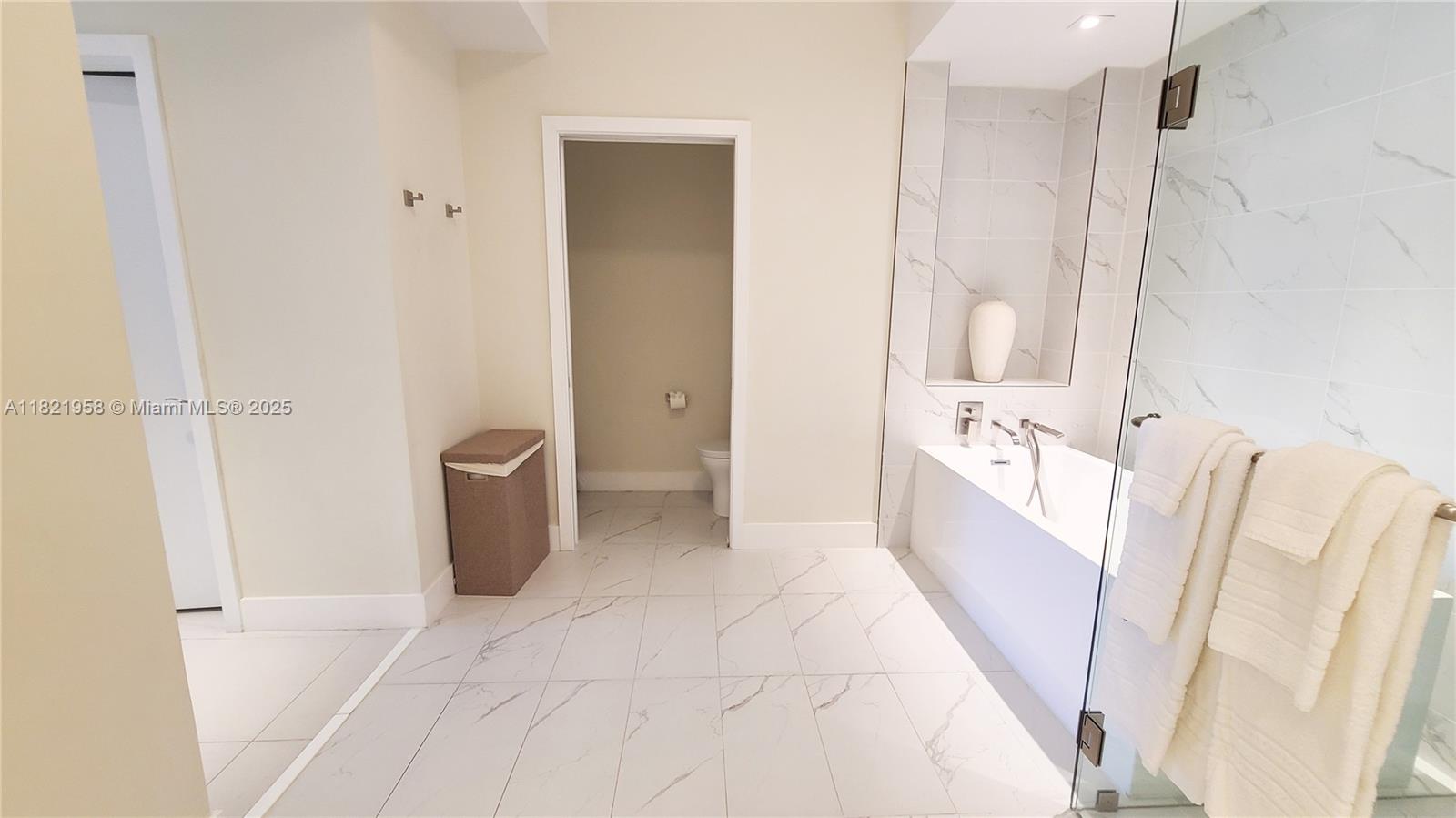 AMRIT OCEAN RESORT 2 CONDO - Residential Lease