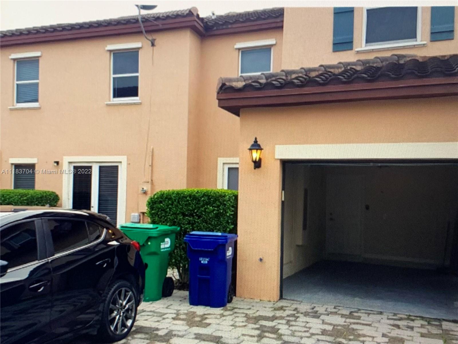 KENDALL COMMONS TOWNHOMES - Residential Lease