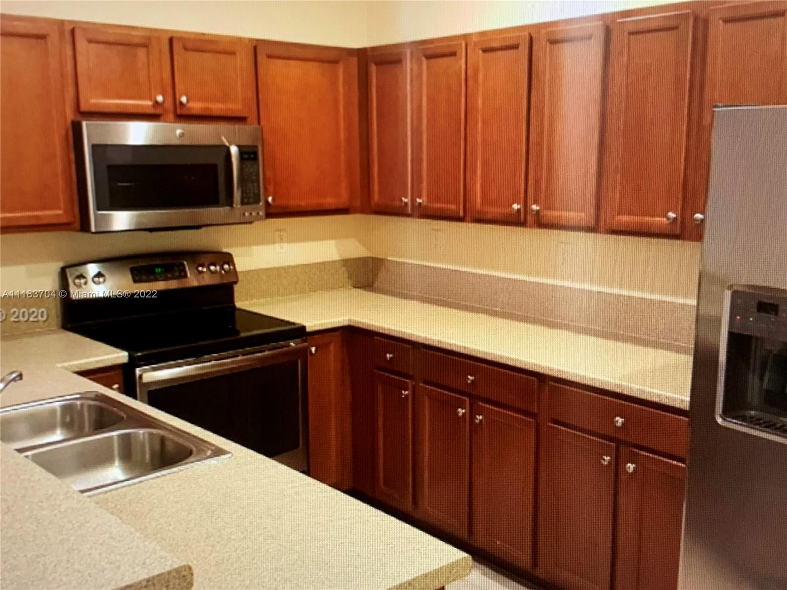 KENDALL COMMONS TOWNHOMES - Residential Lease