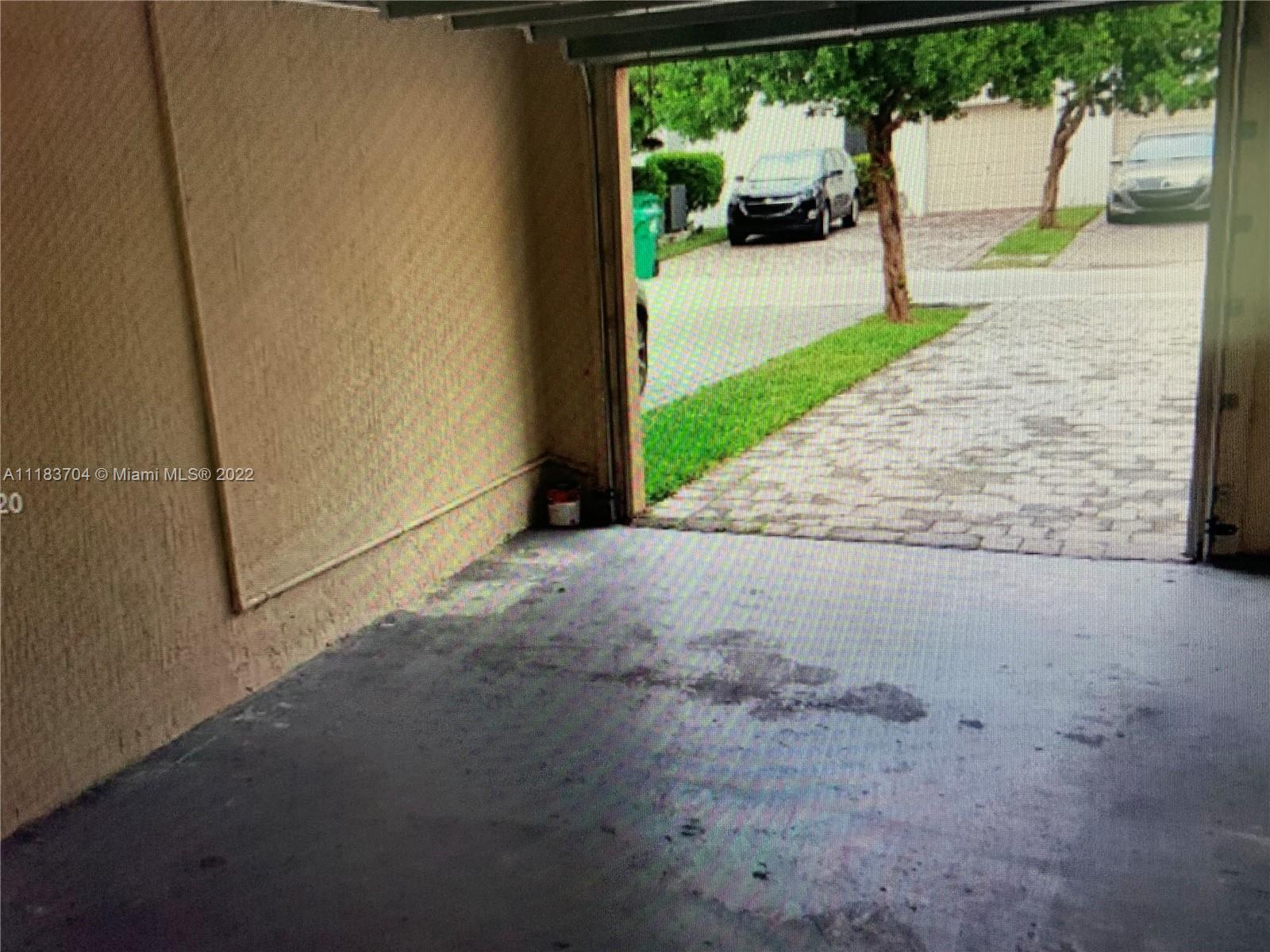 KENDALL COMMONS TOWNHOMES - Residential Lease