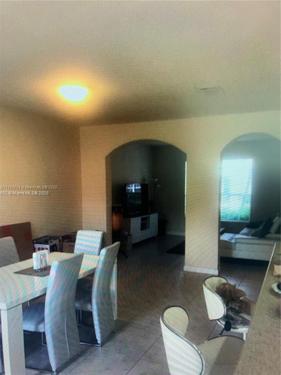 KENDALL COMMONS TOWNHOMES - Residential Lease