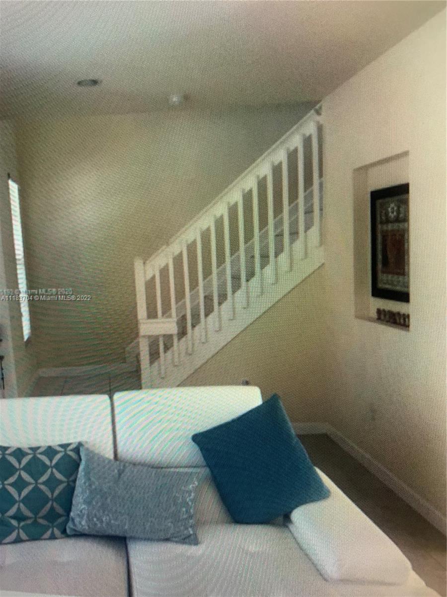 KENDALL COMMONS TOWNHOMES - Residential Lease