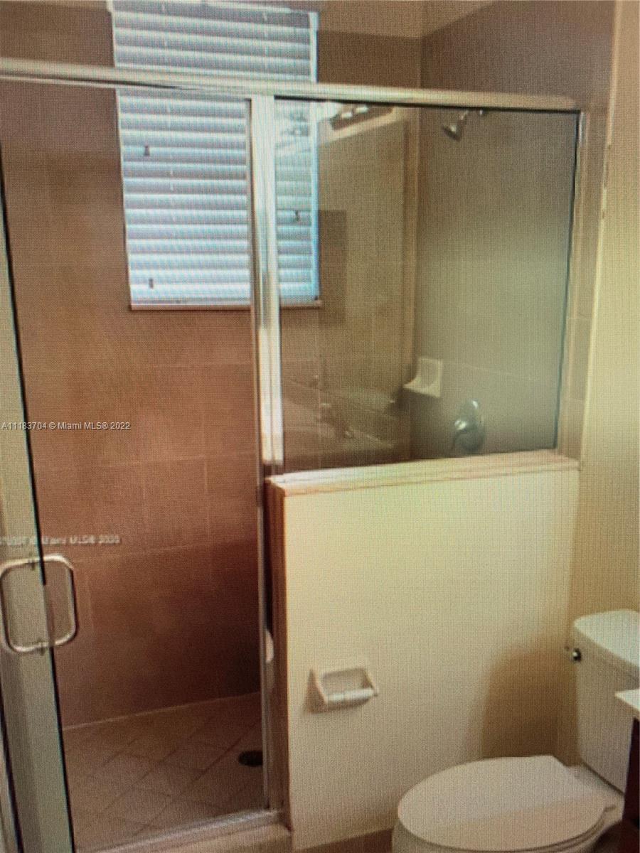 KENDALL COMMONS TOWNHOMES - Residential Lease