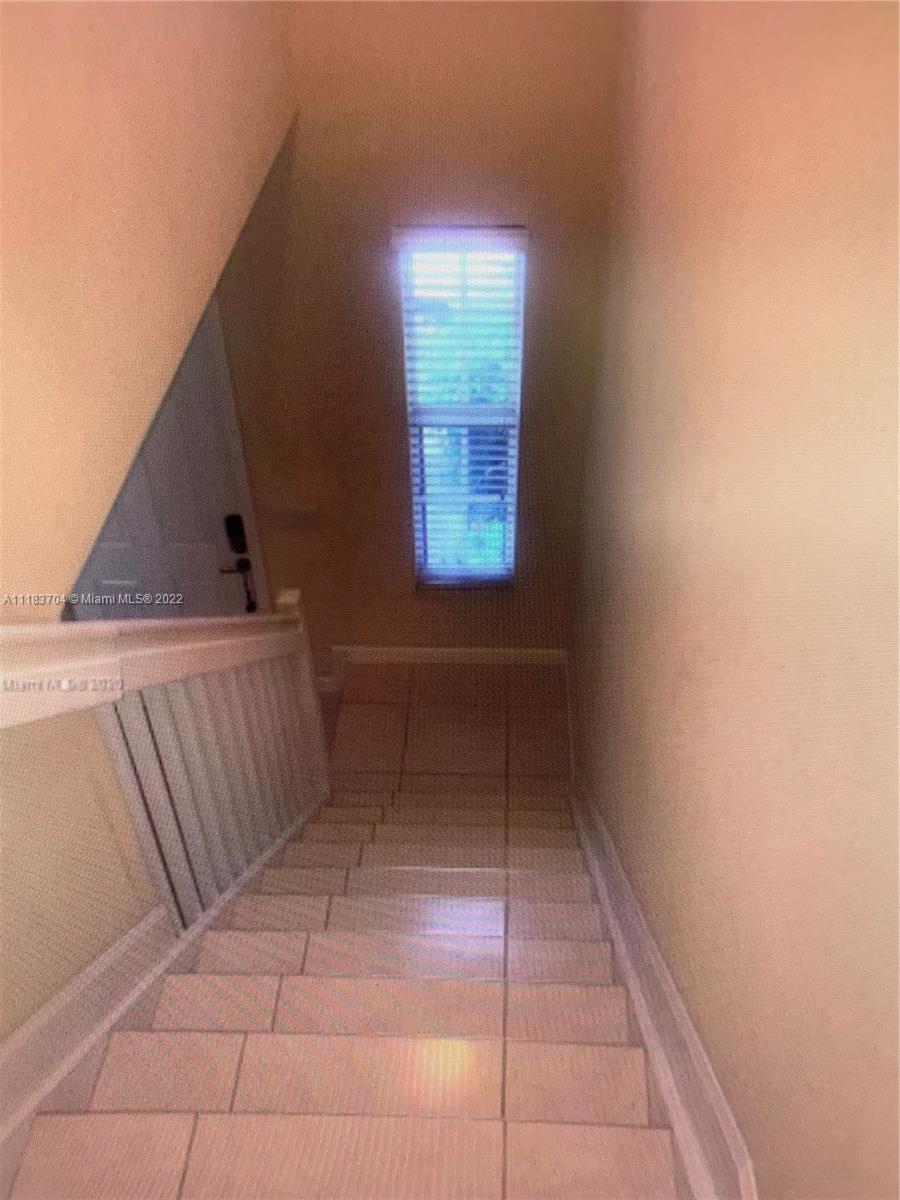 KENDALL COMMONS TOWNHOMES - Residential Lease