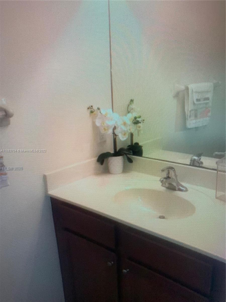 KENDALL COMMONS TOWNHOMES - Residential Lease