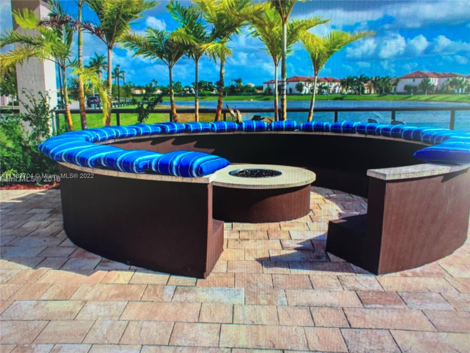 KENDALL COMMONS TOWNHOMES - Residential Lease