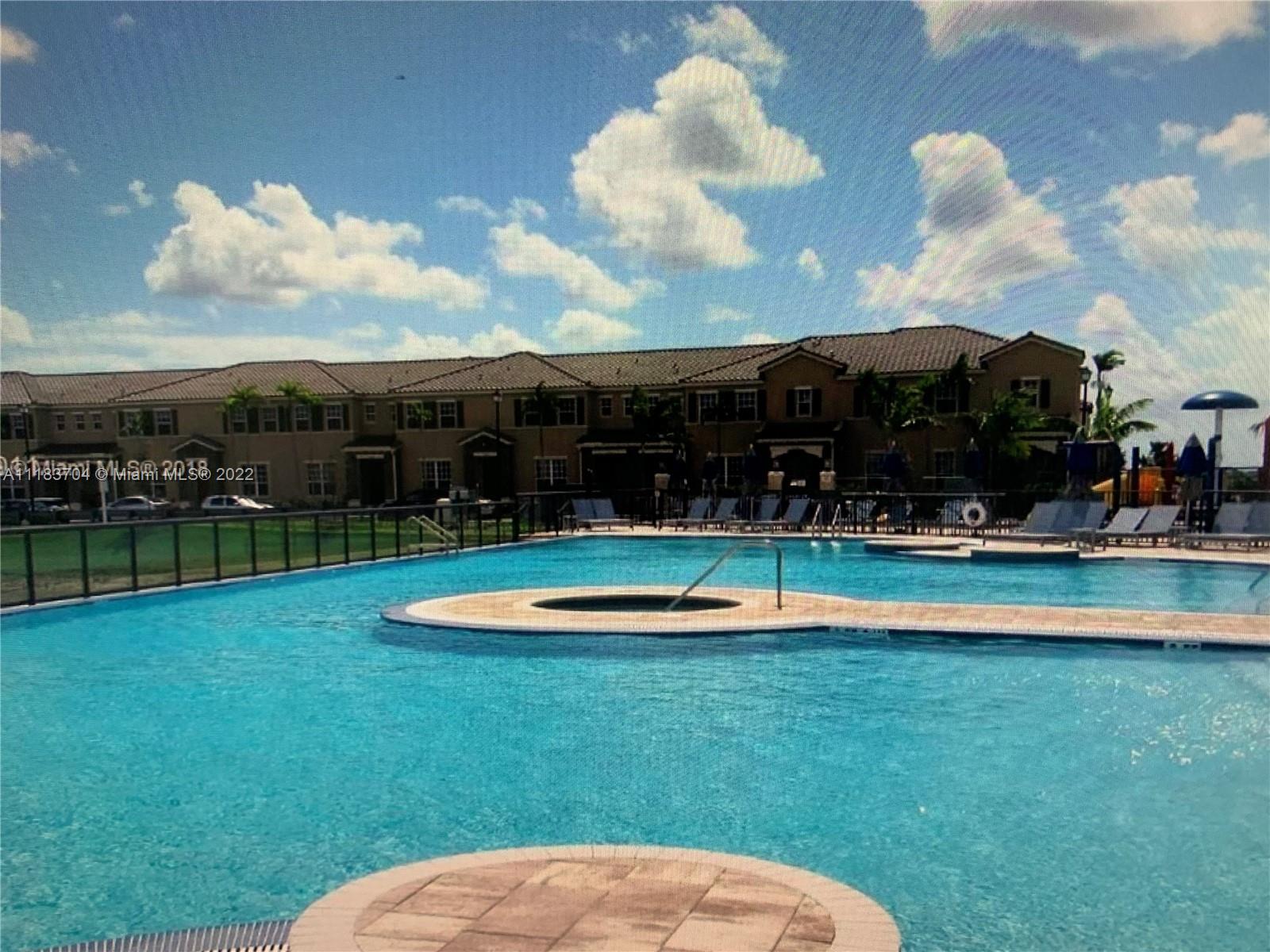 KENDALL COMMONS TOWNHOMES - Residential Lease