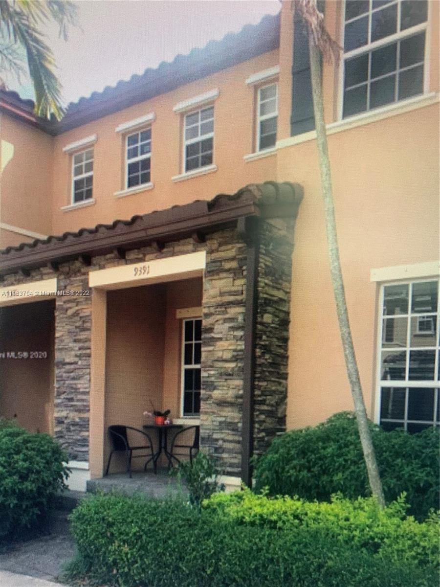 KENDALL COMMONS TOWNHOMES - Residential Lease