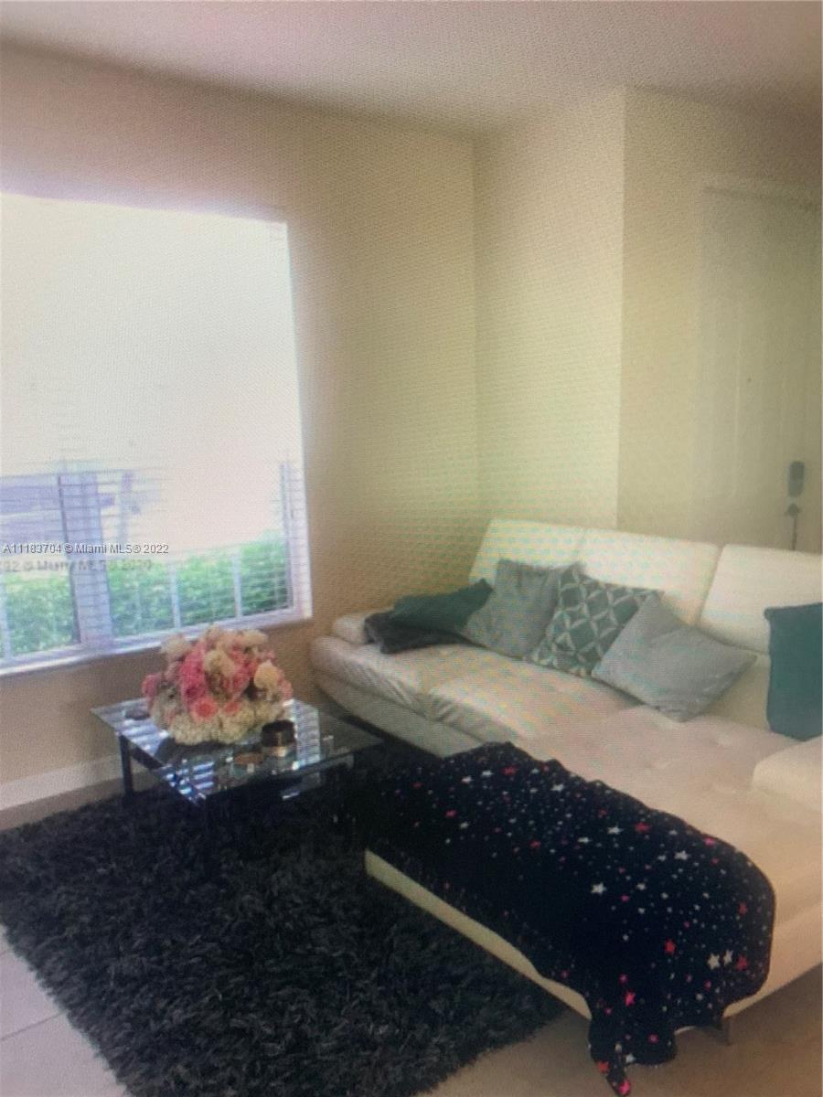 KENDALL COMMONS TOWNHOMES - Residential Lease