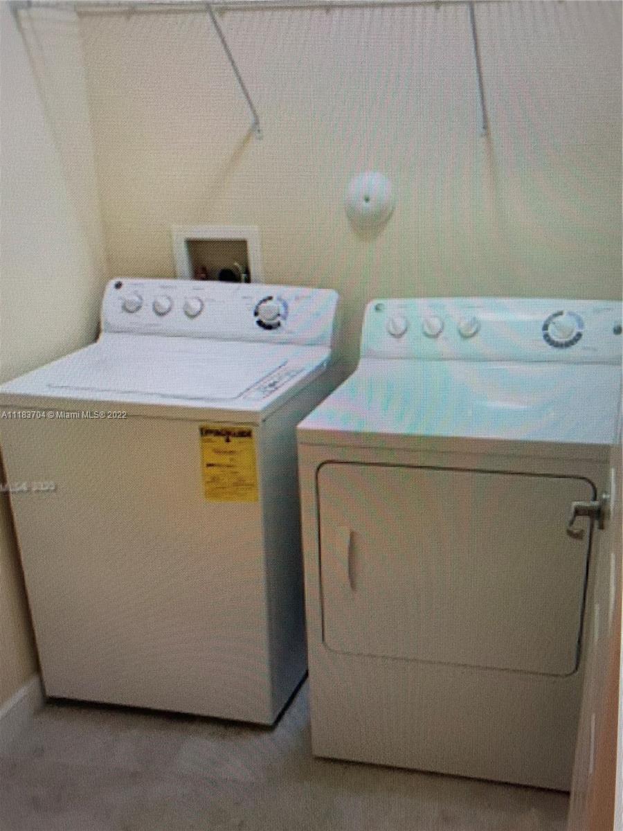 KENDALL COMMONS TOWNHOMES - Residential Lease