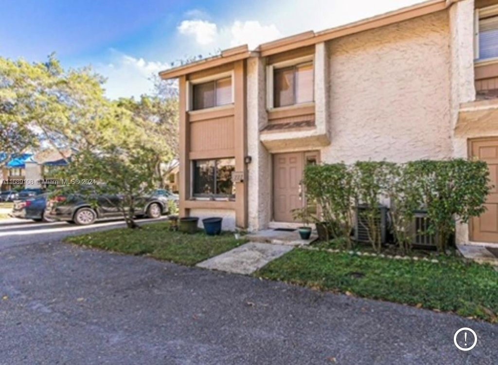 Photo of 227 Wimbledon Lake Dr #227, Plantation, FL 33324 (MLS # A11689108)