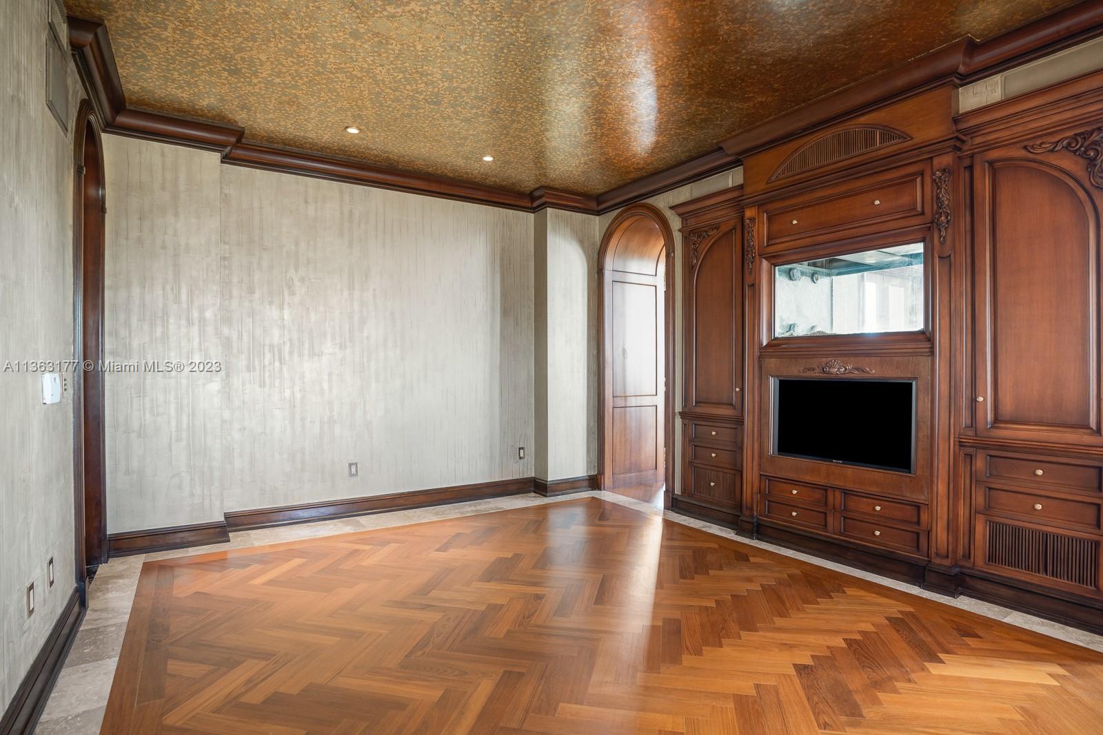 SEGOVIA TOWER CONDO - Residential