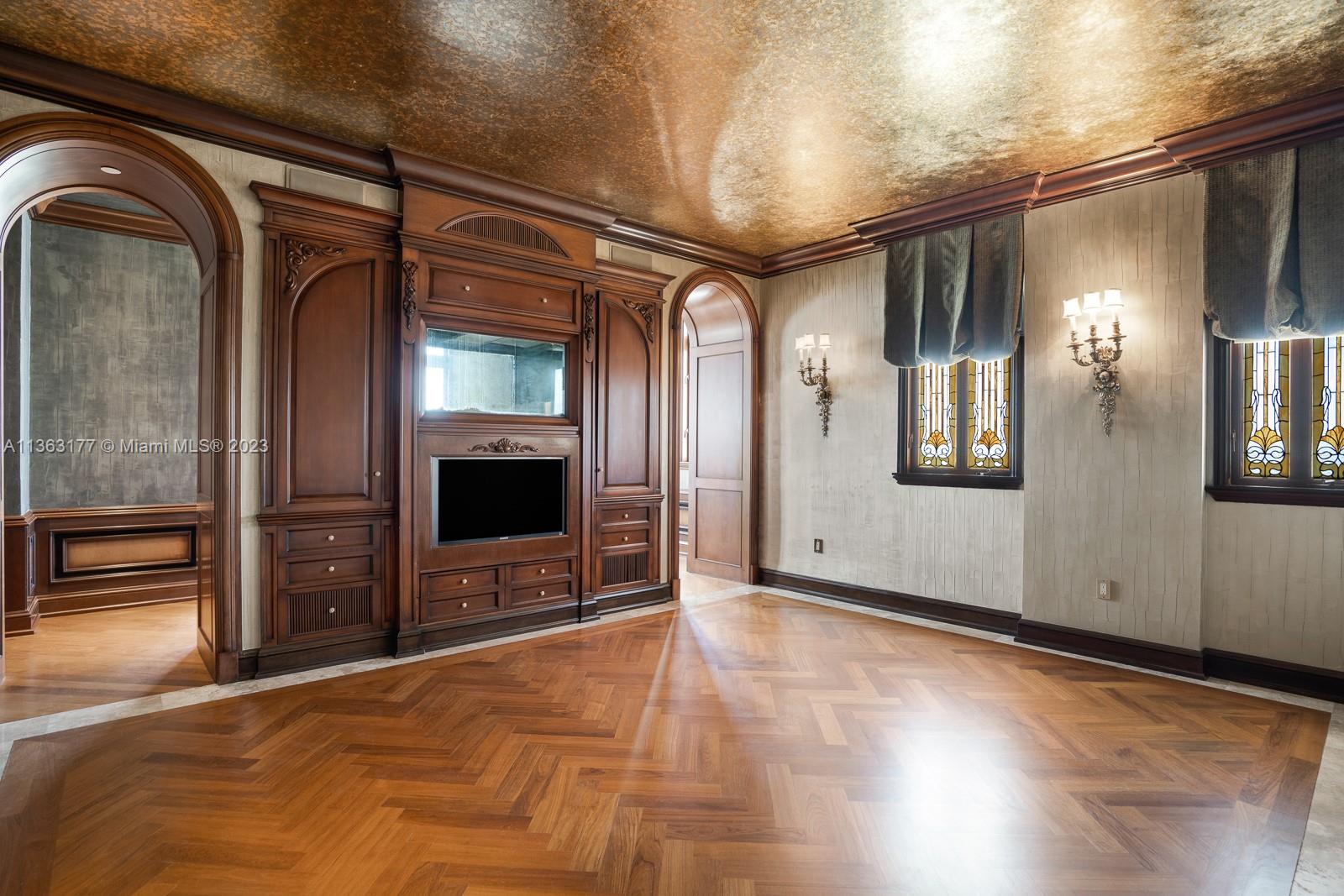 SEGOVIA TOWER CONDO - Residential