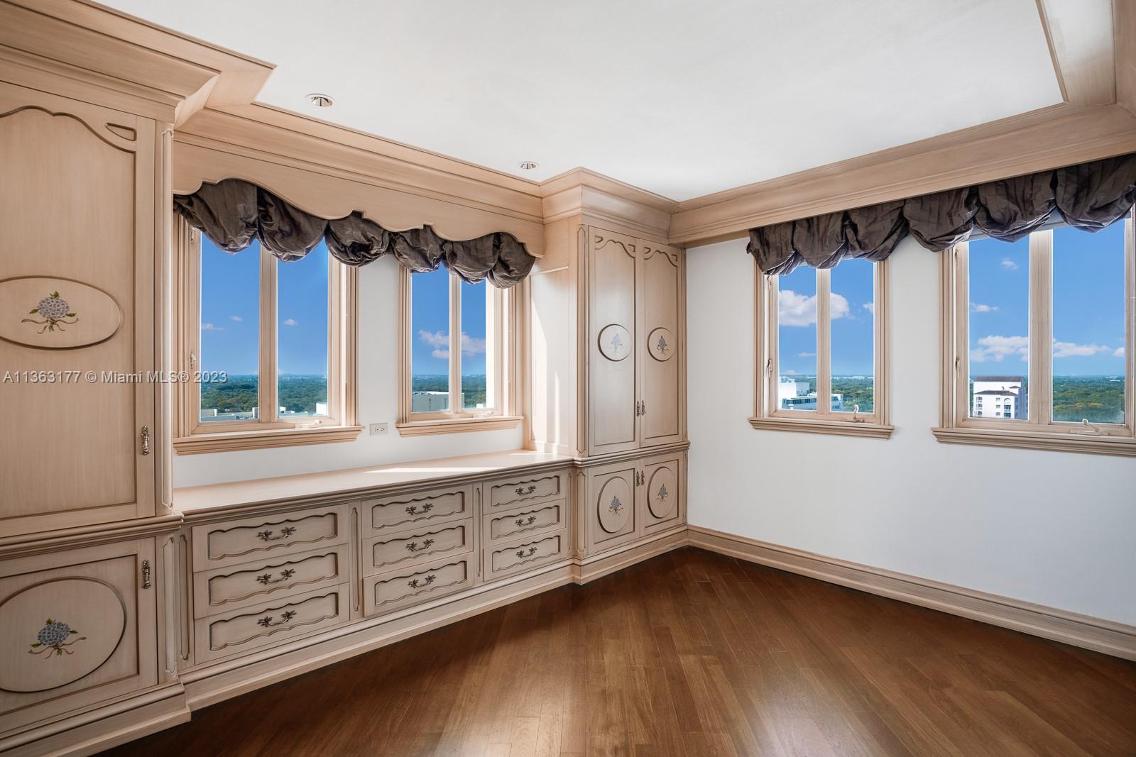 SEGOVIA TOWER CONDO - Residential