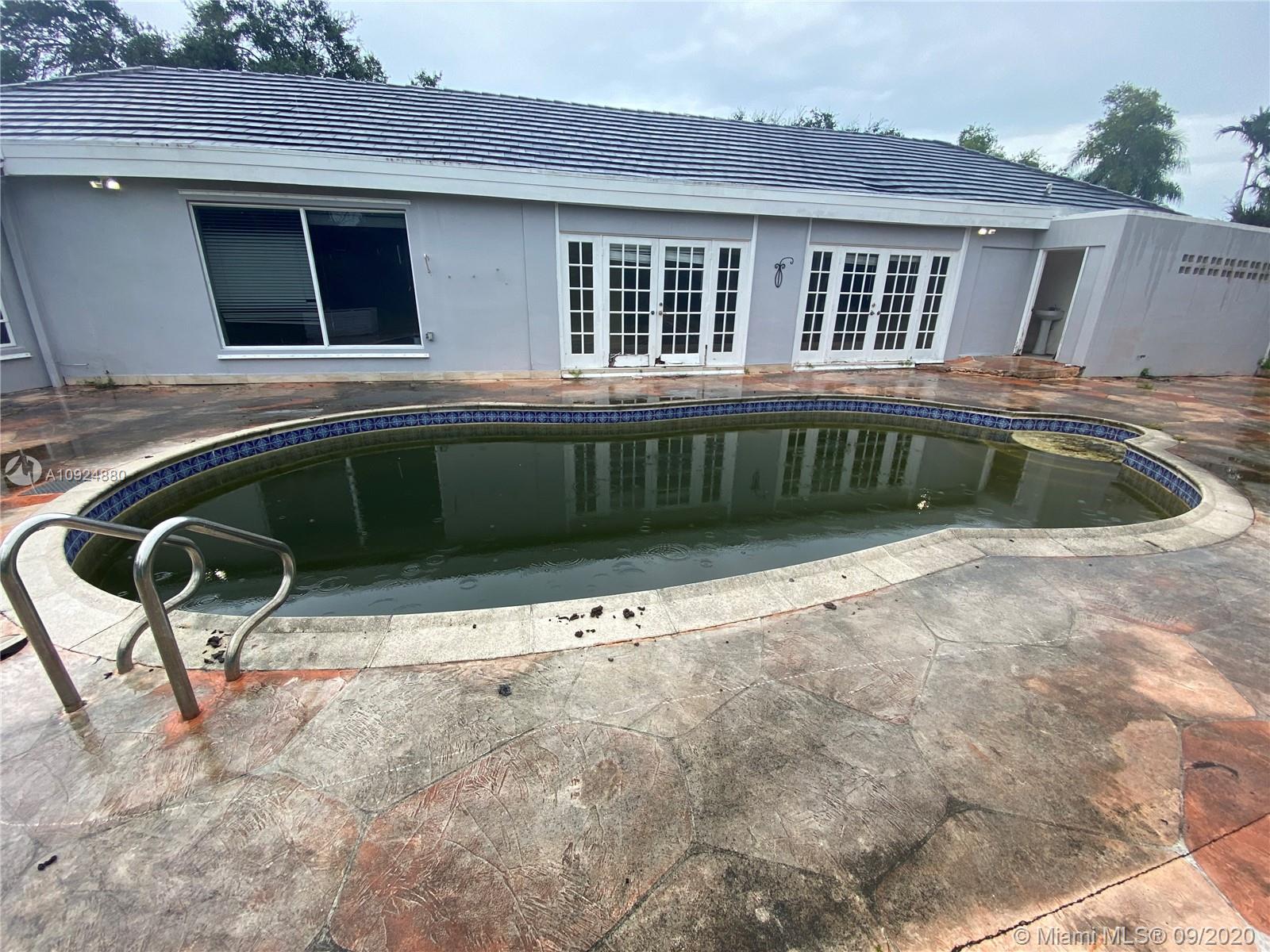 OLD CUTLER PINES - Residential