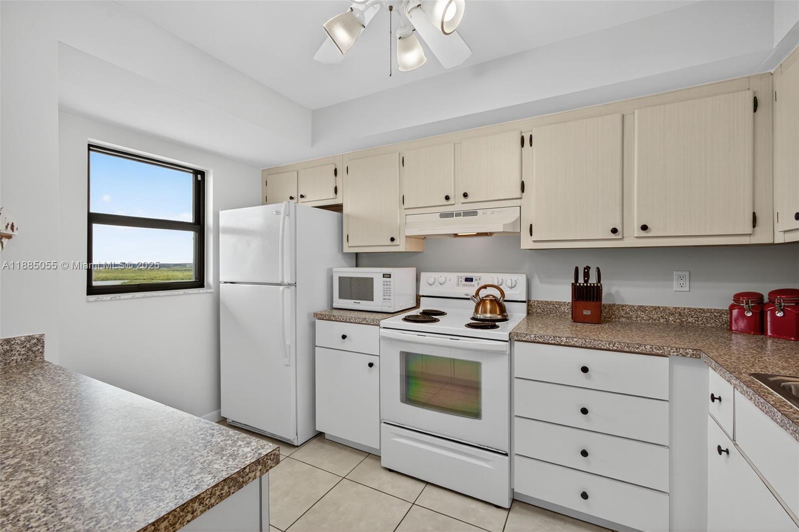 SEA PALMS CONDOMINIUM - Residential