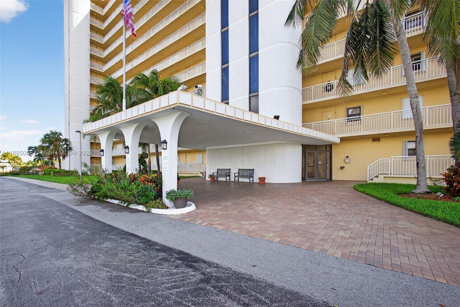 SEA PALMS CONDOMINIUM - Residential