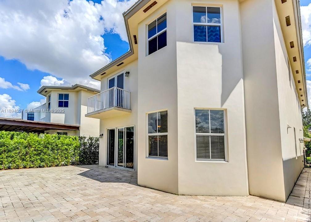 VINTAGE ESTATES - Residential