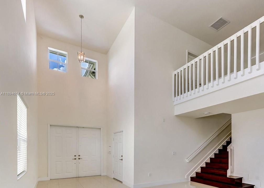VINTAGE ESTATES - Residential