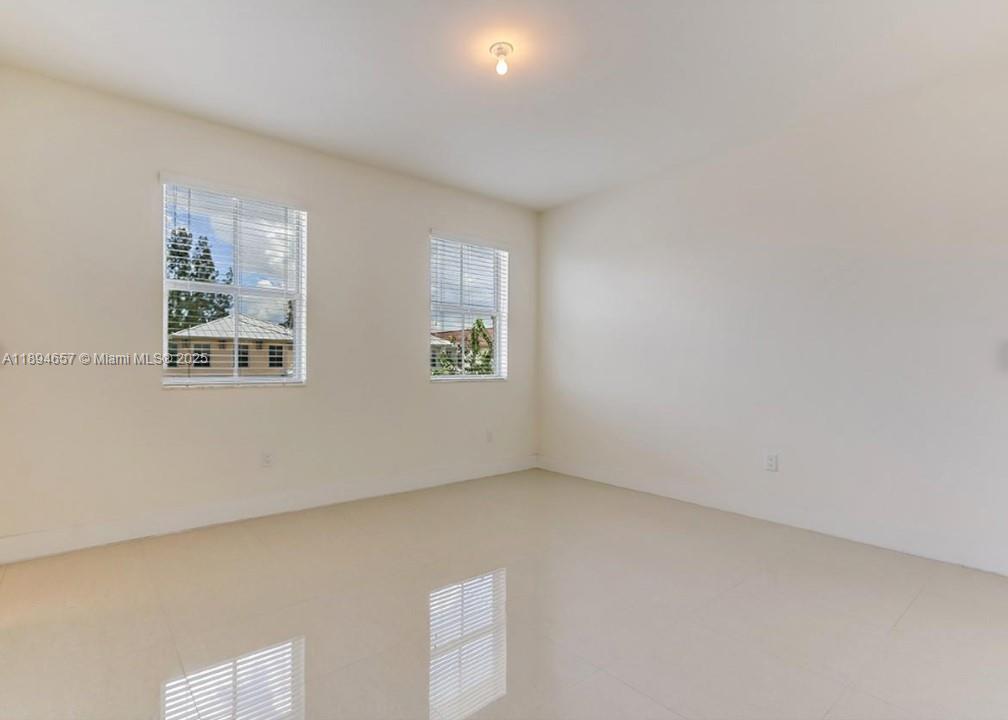 VINTAGE ESTATES - Residential