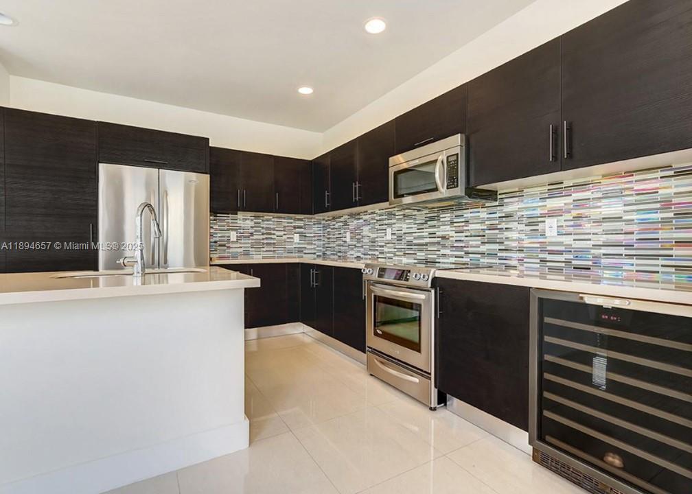 VINTAGE ESTATES - Residential