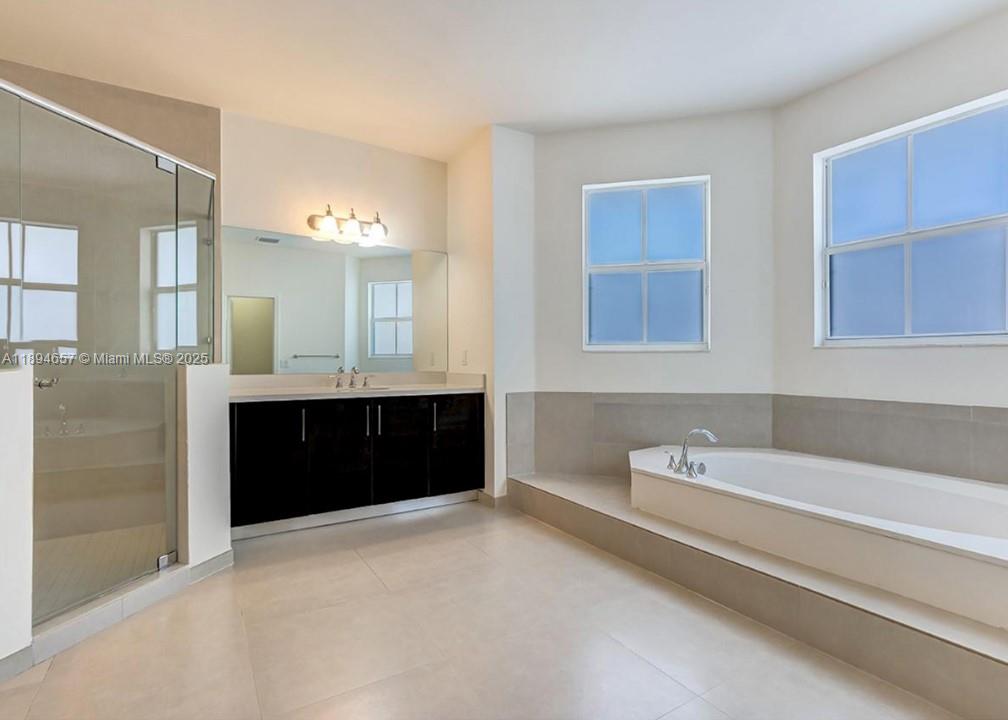 VINTAGE ESTATES - Residential