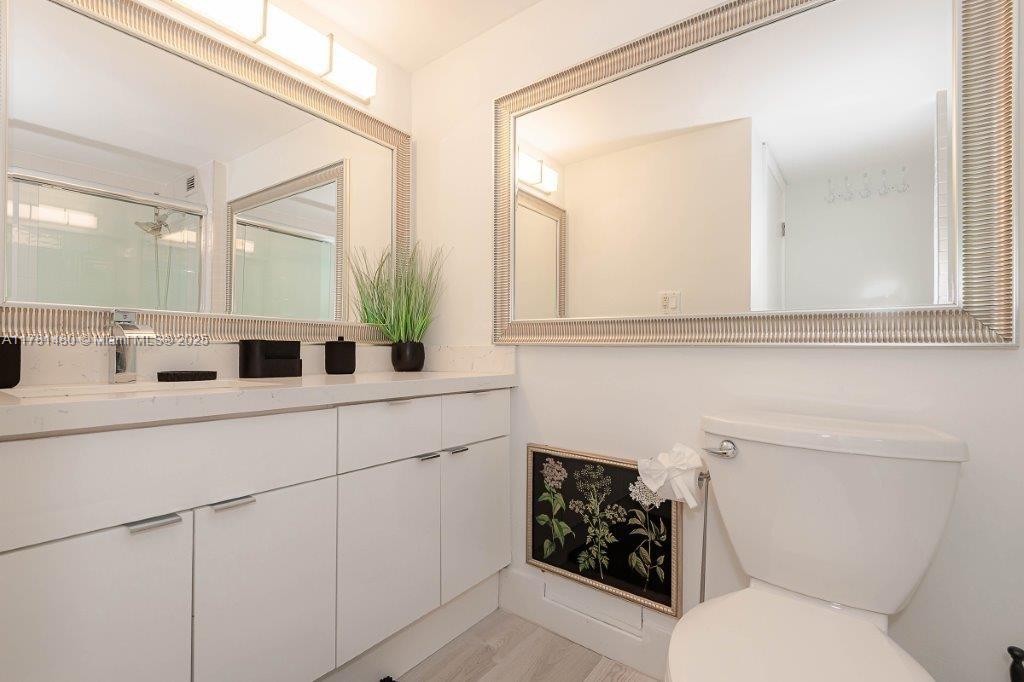 2301 Collins Ave 401