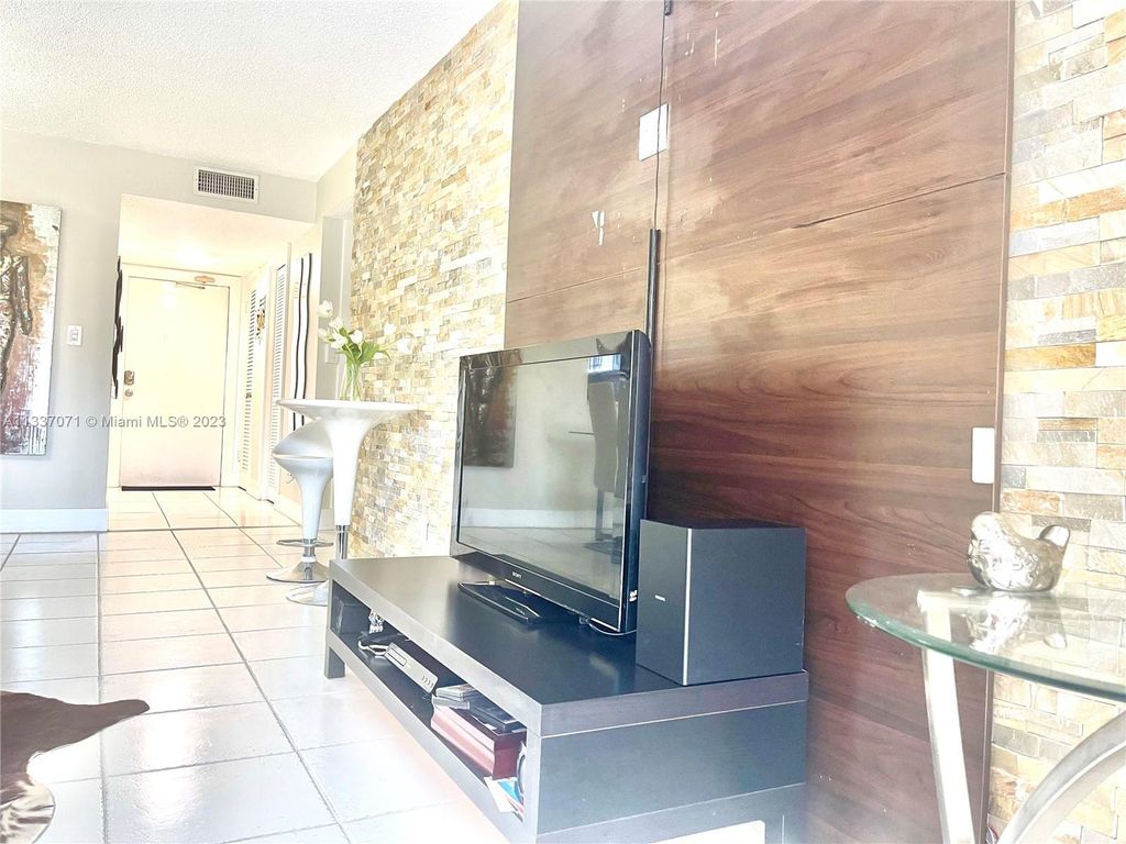 Photo of 5100 Washington St #506, Hollywood, FL 33021 (MLS # A11337071)