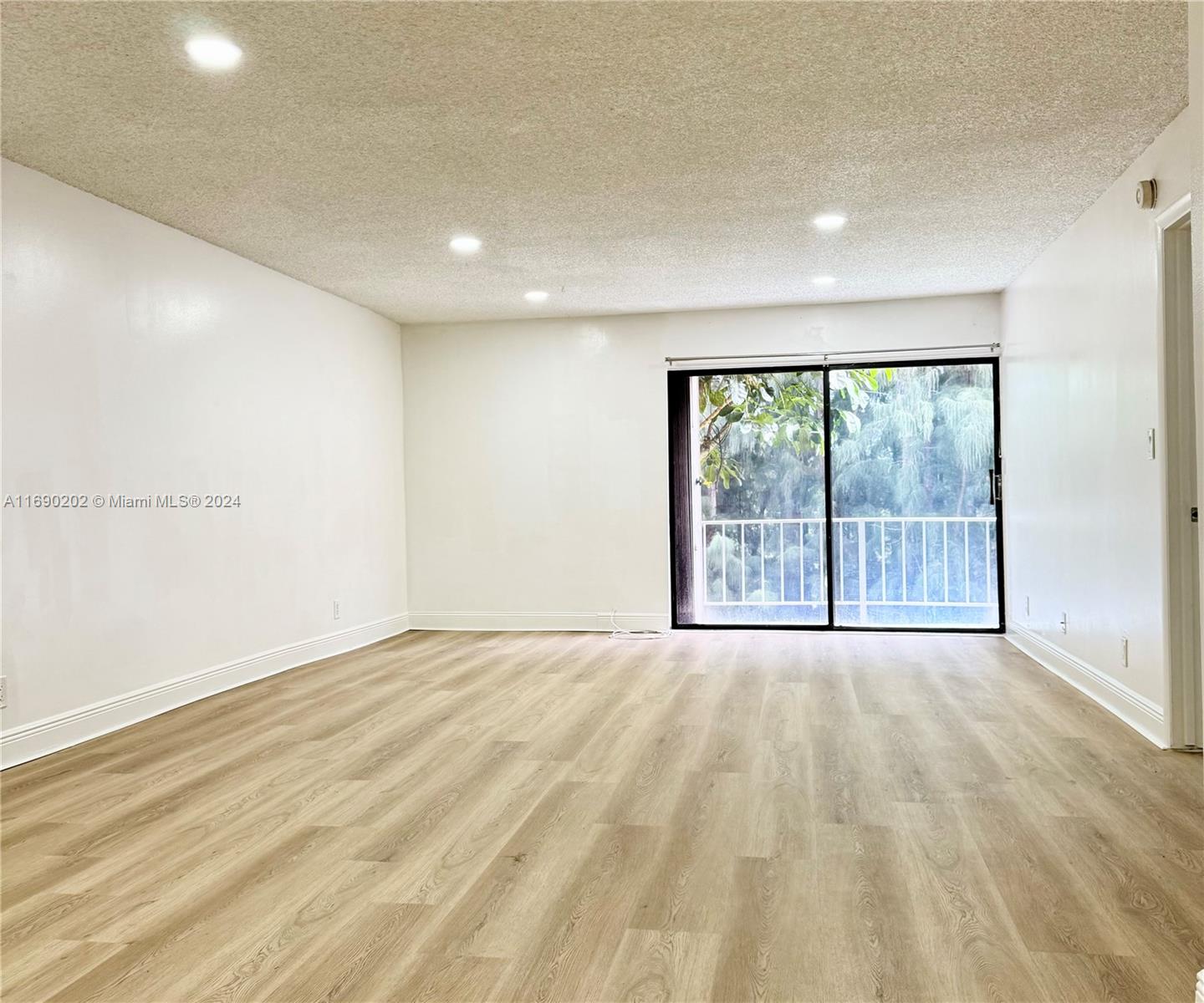 430 Commodore Dr 206, Plantation, Miami-Dade County, Florida - 2 Bedrooms  
2 Bathrooms - 