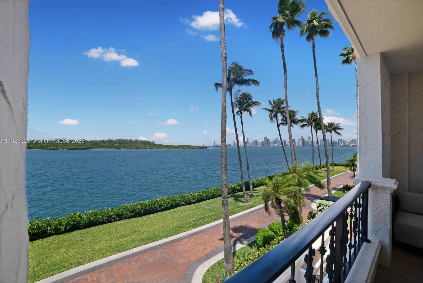 2424 Fisher Island Dr 5204