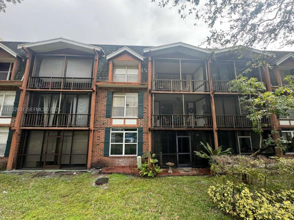 3670 Inverrary Dr 3S