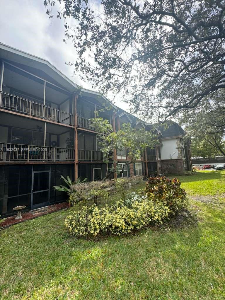 3670 Inverrary Dr 3S