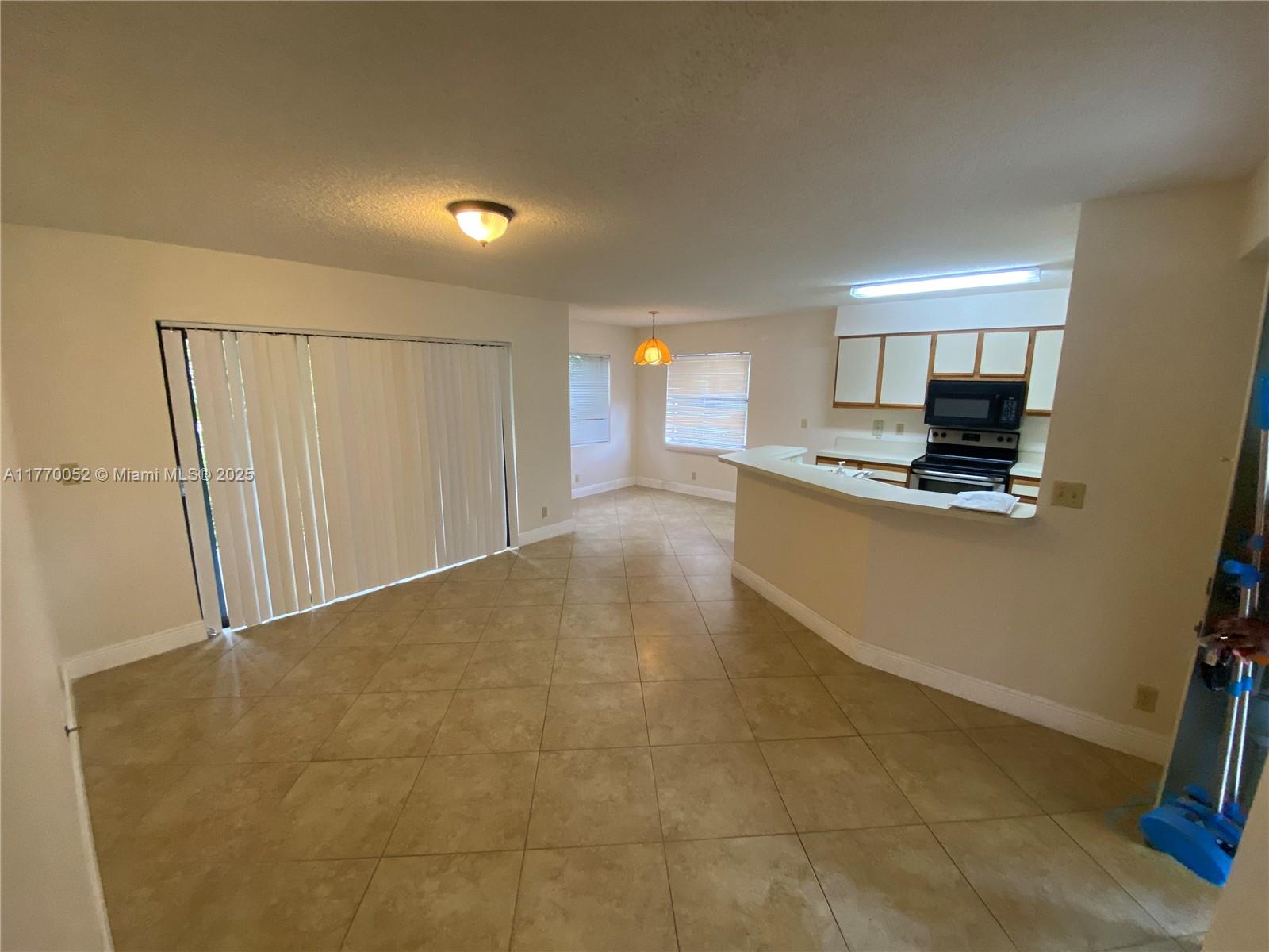 9999 Summerbreeze Dr 311, Sunrise, Miami-Dade County, Florida - 1 Bedrooms  
1 Bathrooms - 
