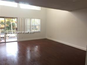 beaufifull loft 1 bed 11/2 bath in Hialeah close to Miami Lakes. Laminated floors.