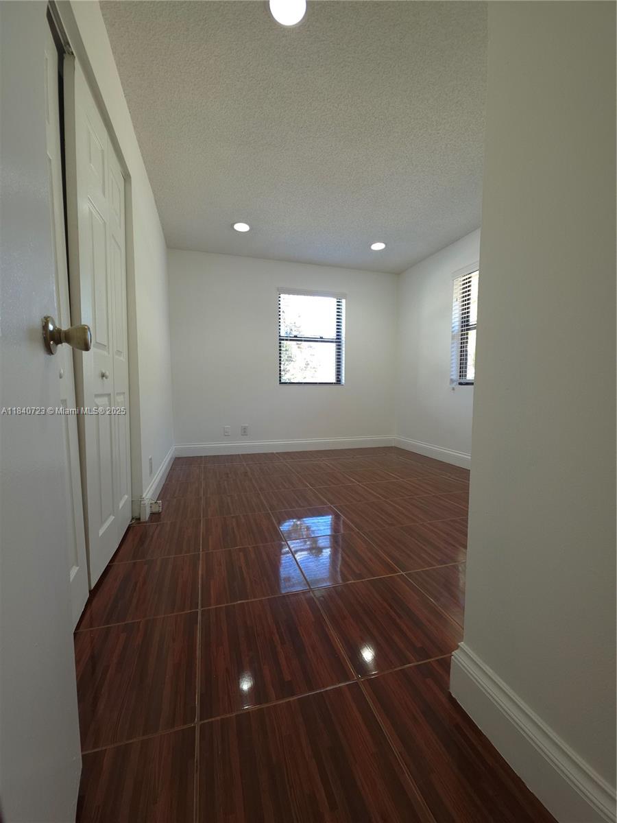 COUNTRY ISLES - Residential