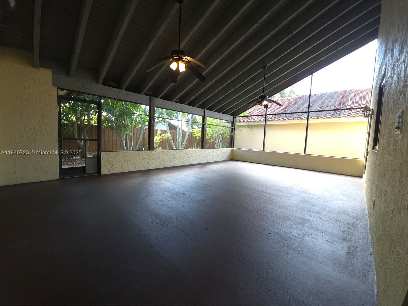 COUNTRY ISLES - Residential