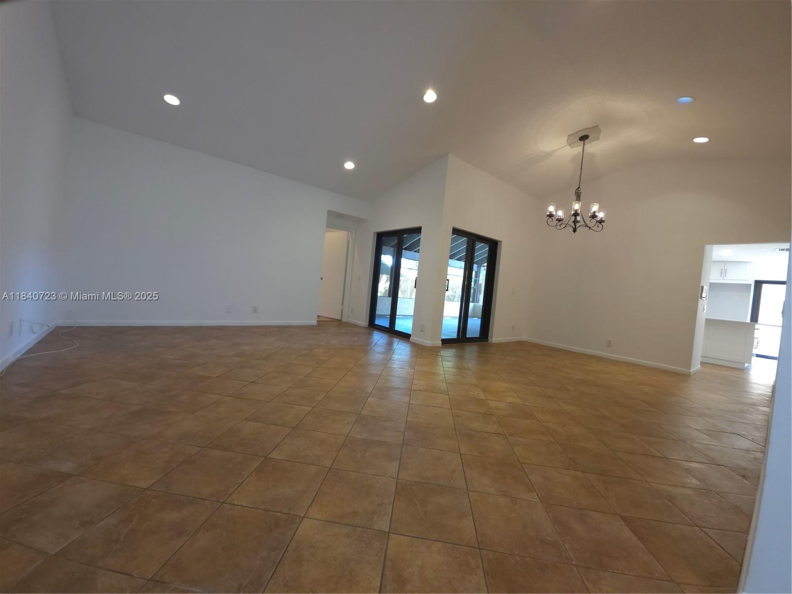 COUNTRY ISLES - Residential