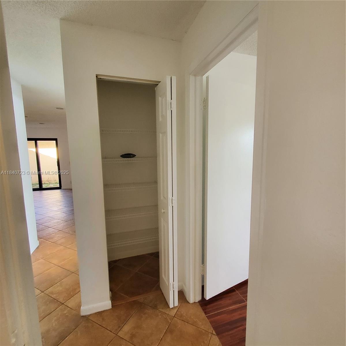 COUNTRY ISLES - Residential