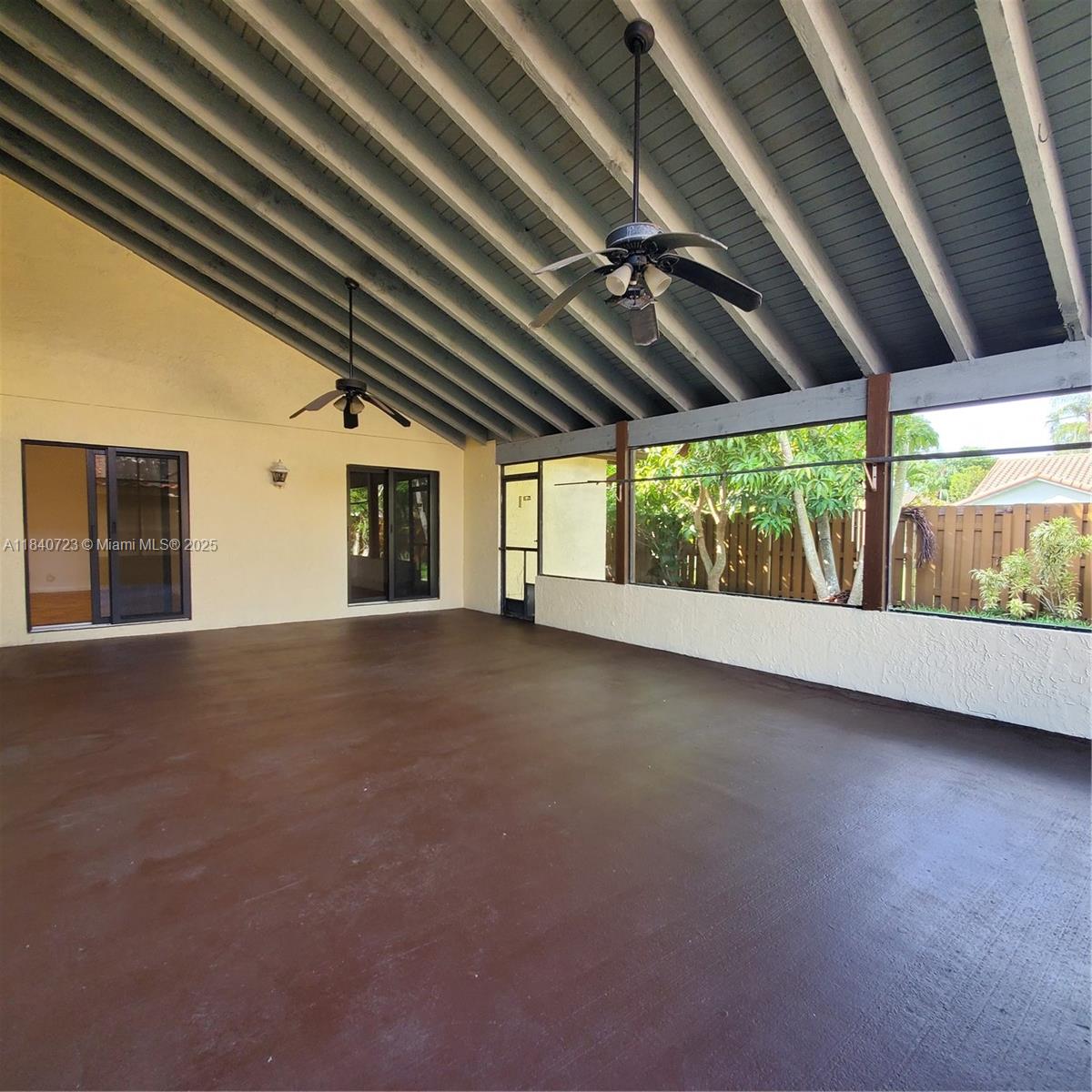 COUNTRY ISLES - Residential