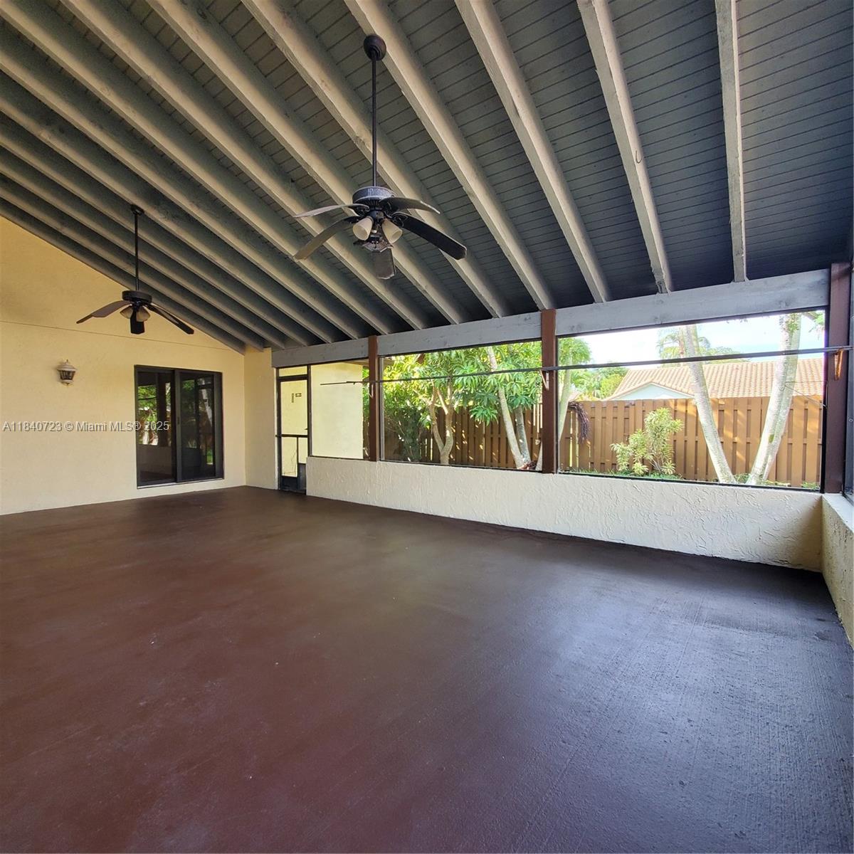 COUNTRY ISLES - Residential