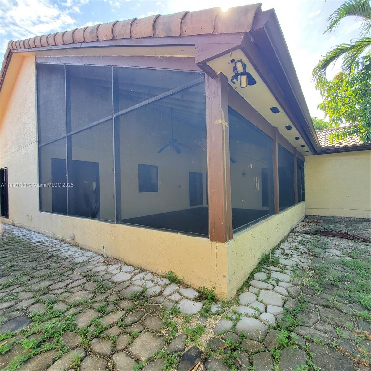 COUNTRY ISLES - Residential