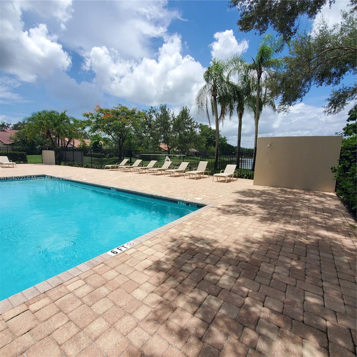 COUNTRY ISLES - Residential