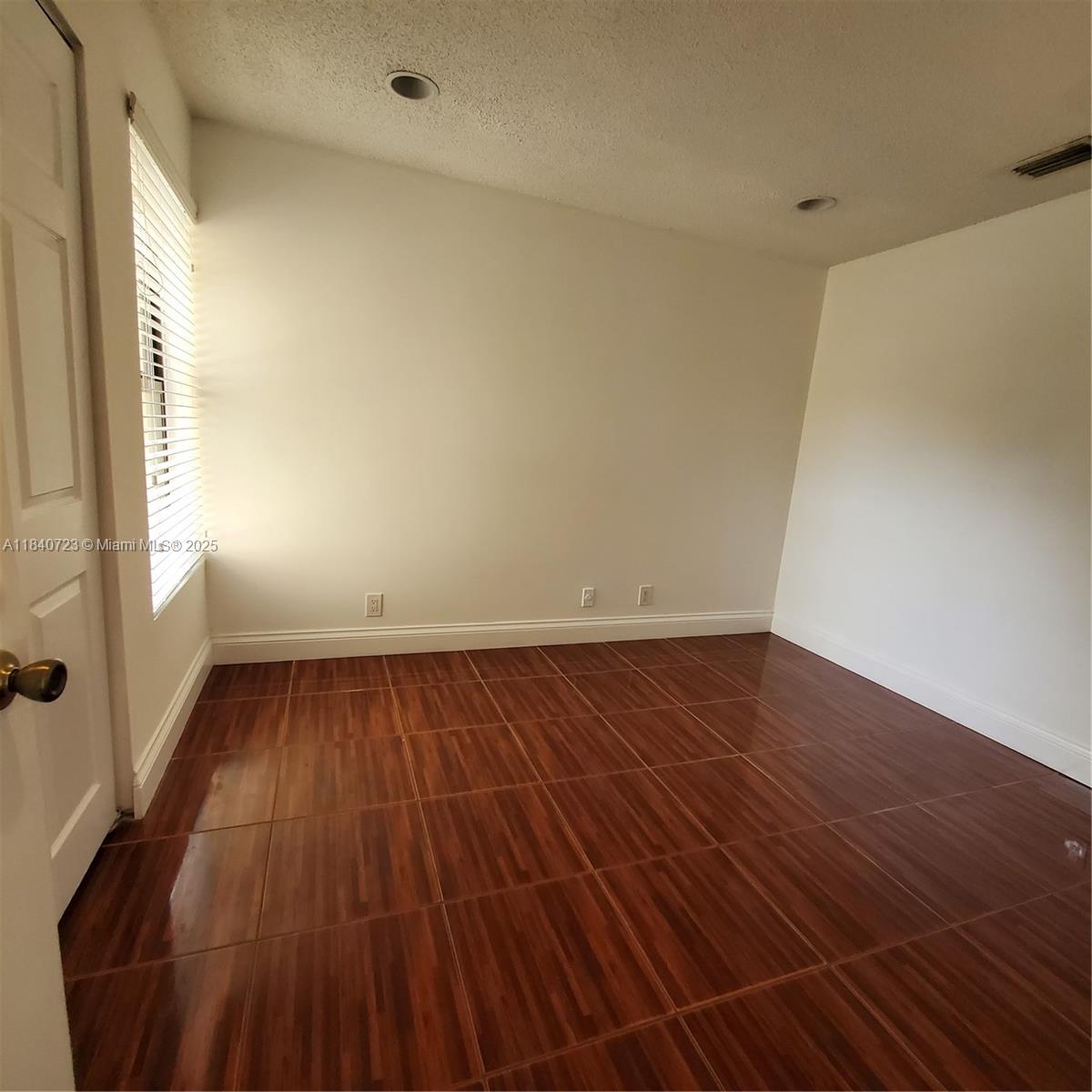 COUNTRY ISLES - Residential