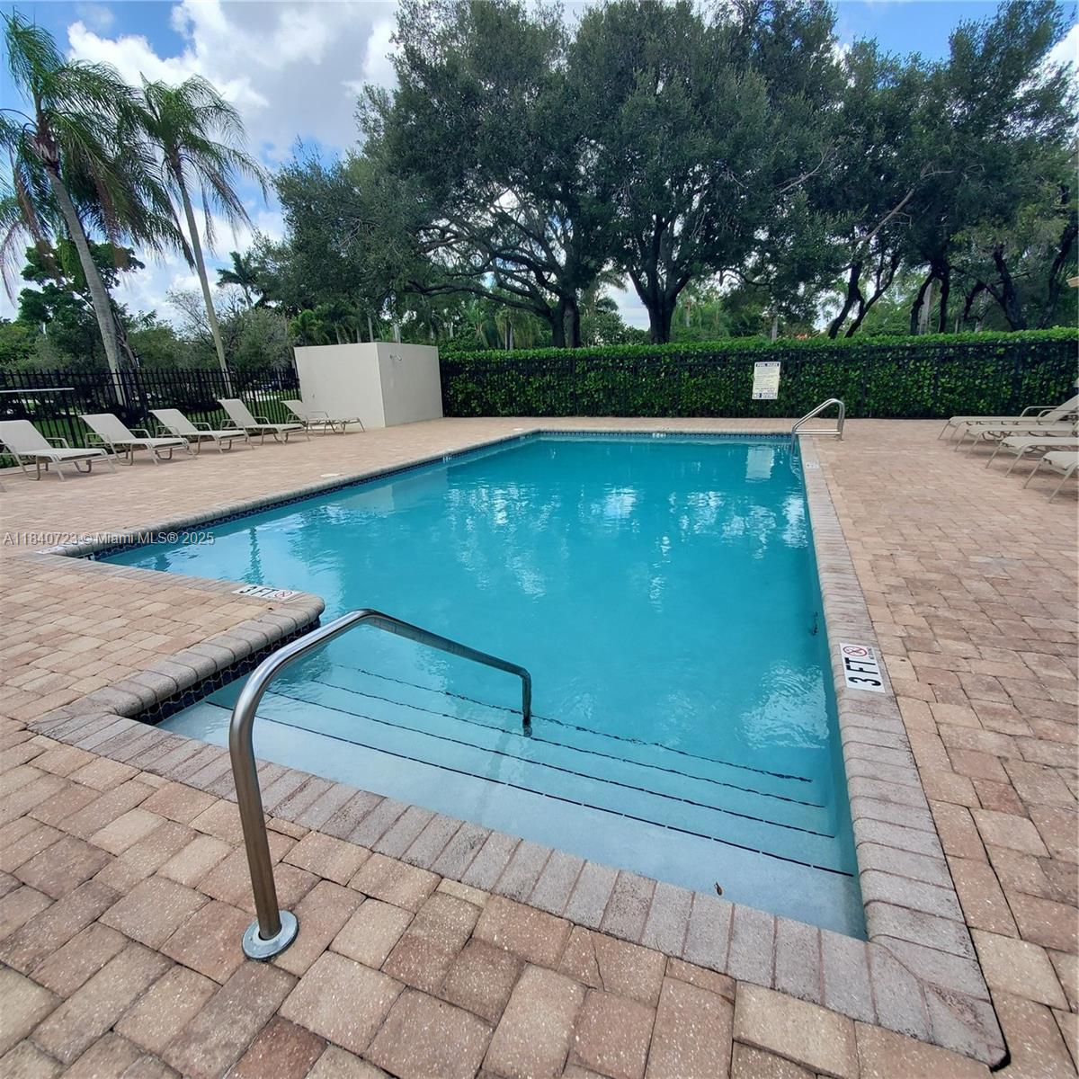 COUNTRY ISLES - Residential