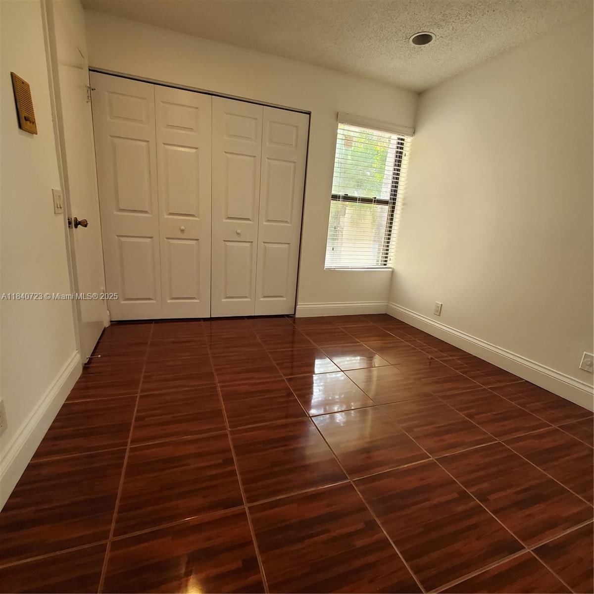 COUNTRY ISLES - Residential