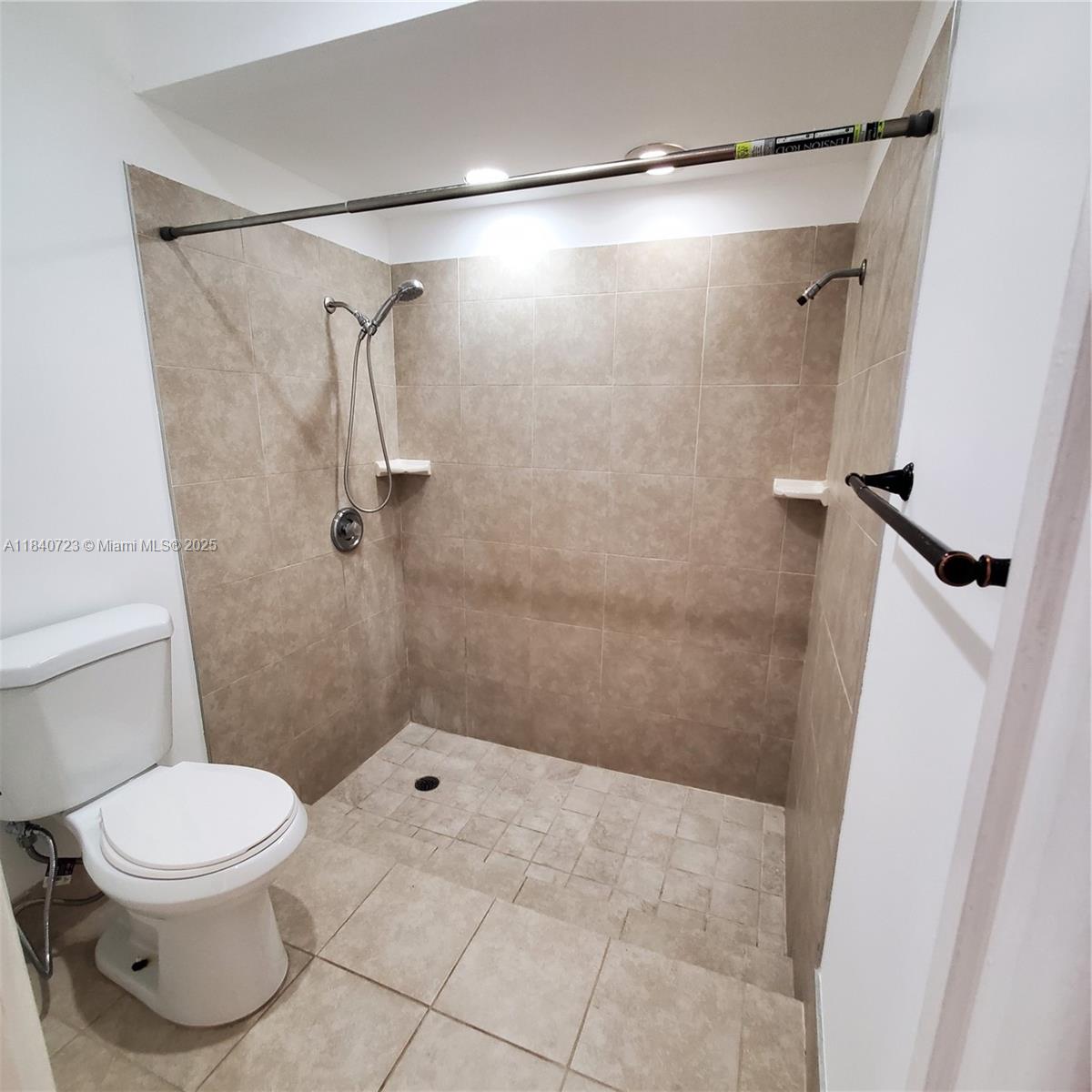 COUNTRY ISLES - Residential